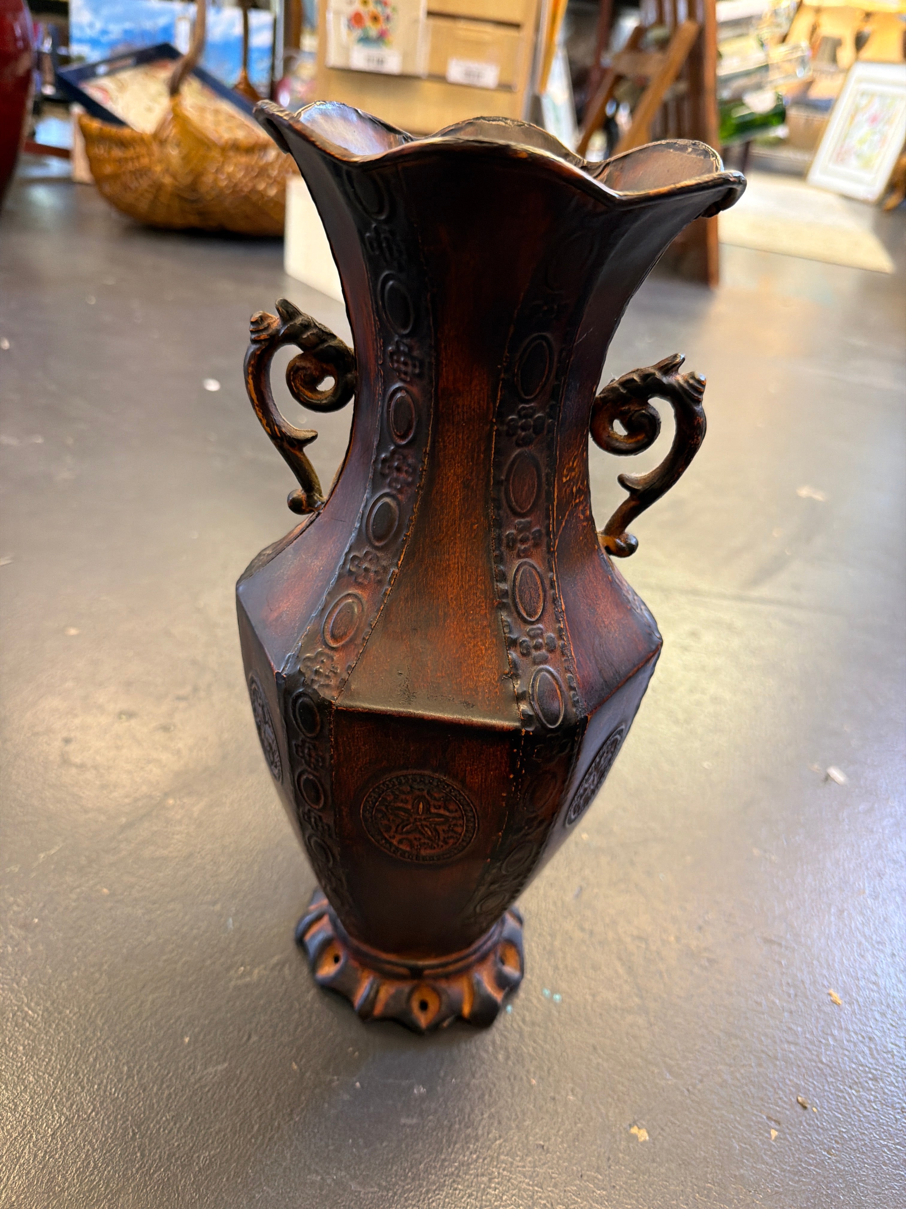 Decorative urn