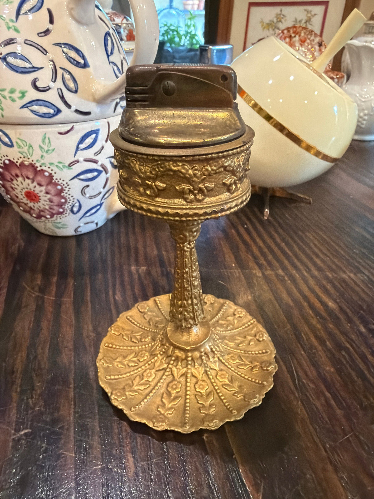 Antique brass pedestal table lighter