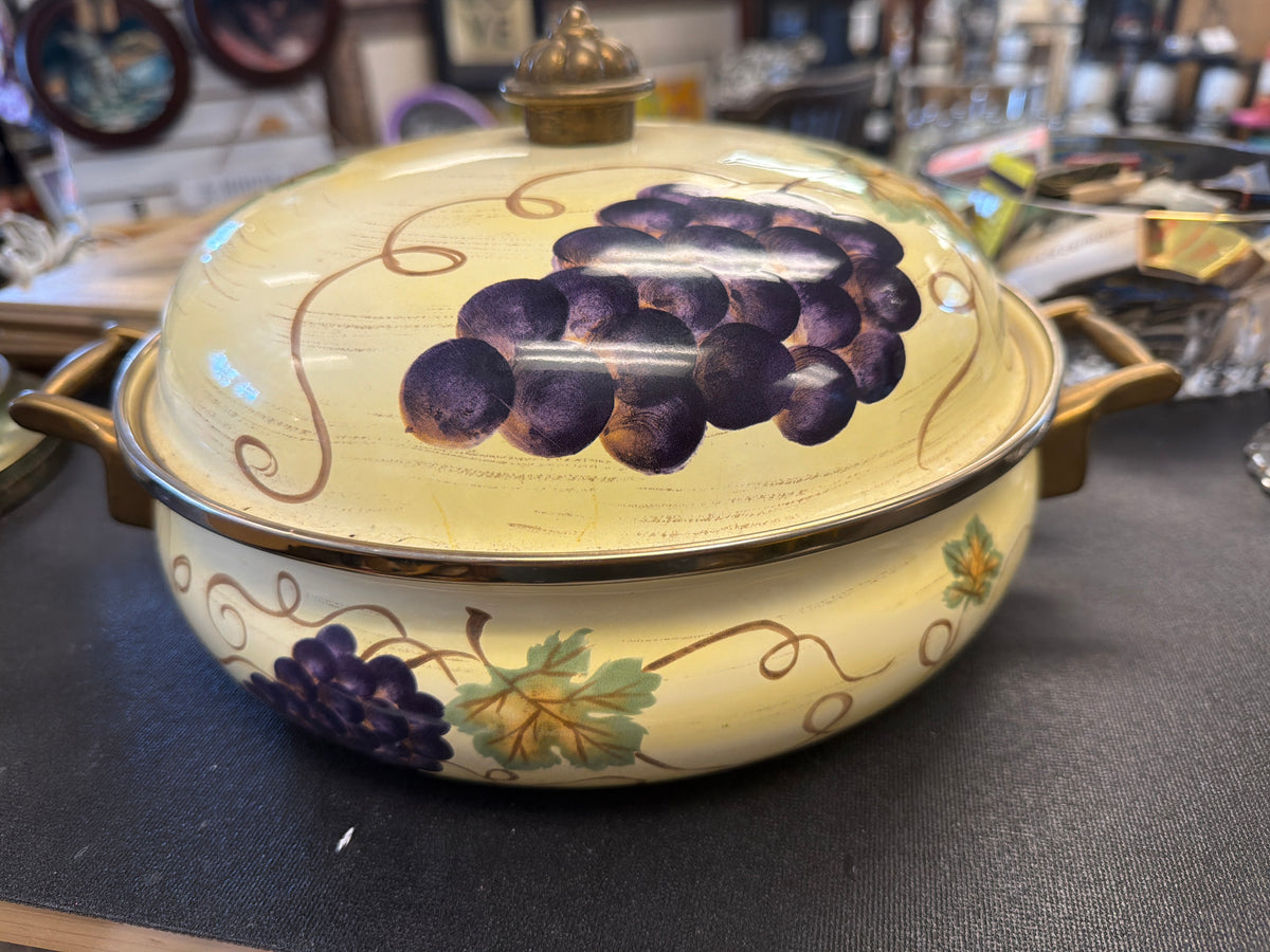 Enameled carbon steel Dutch oven or casserole dish