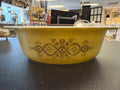 Pyrex Golden Wreath