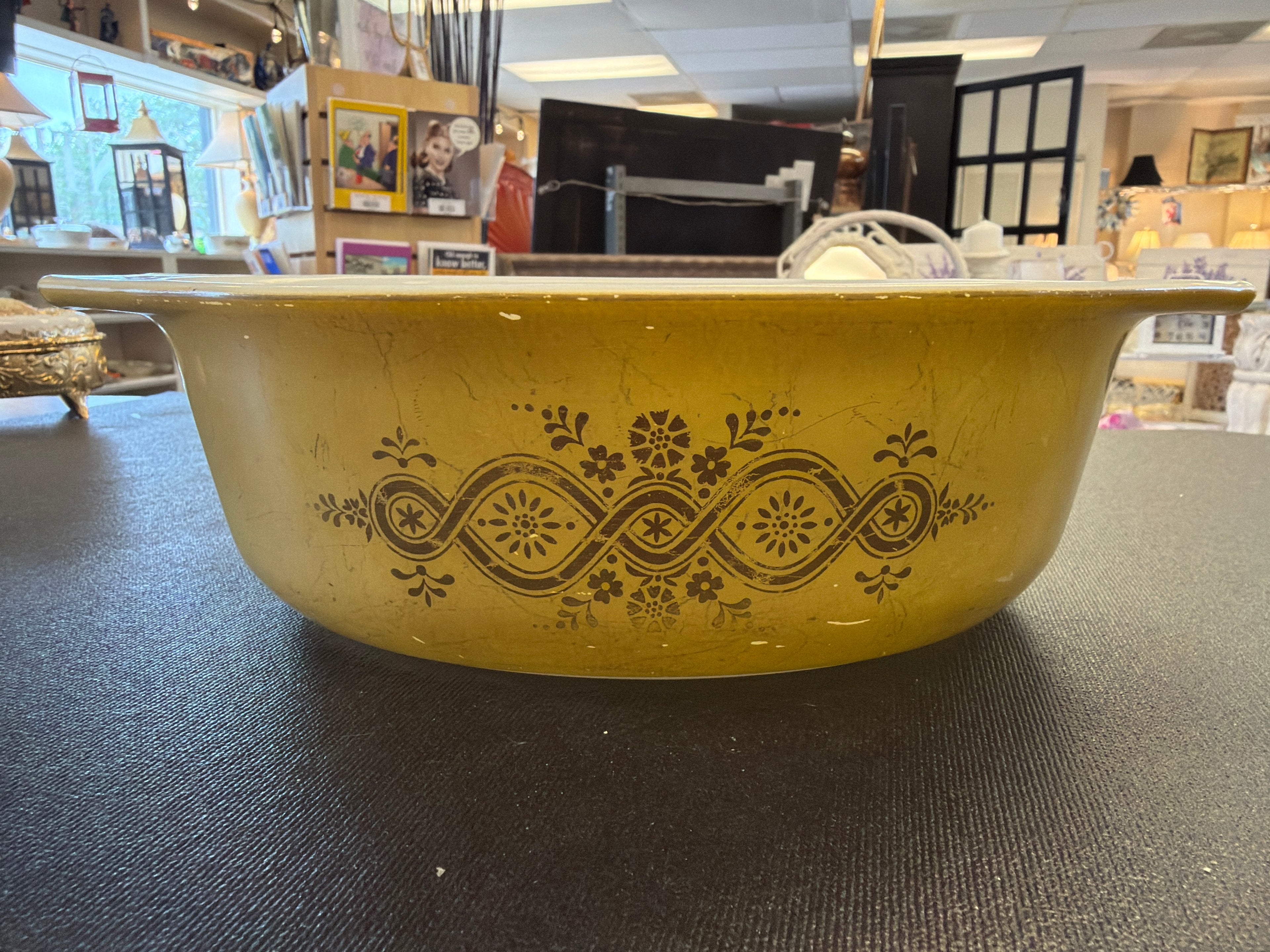 Pyrex Golden Wreath