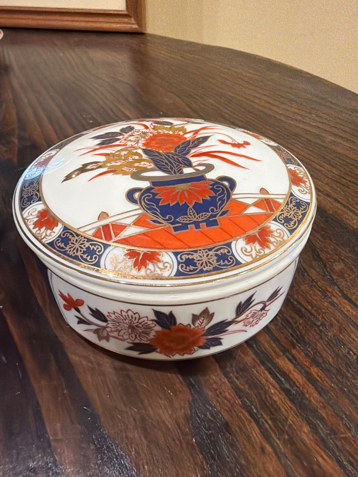 Vintage Japanese Imari porcelain round covered trinket box