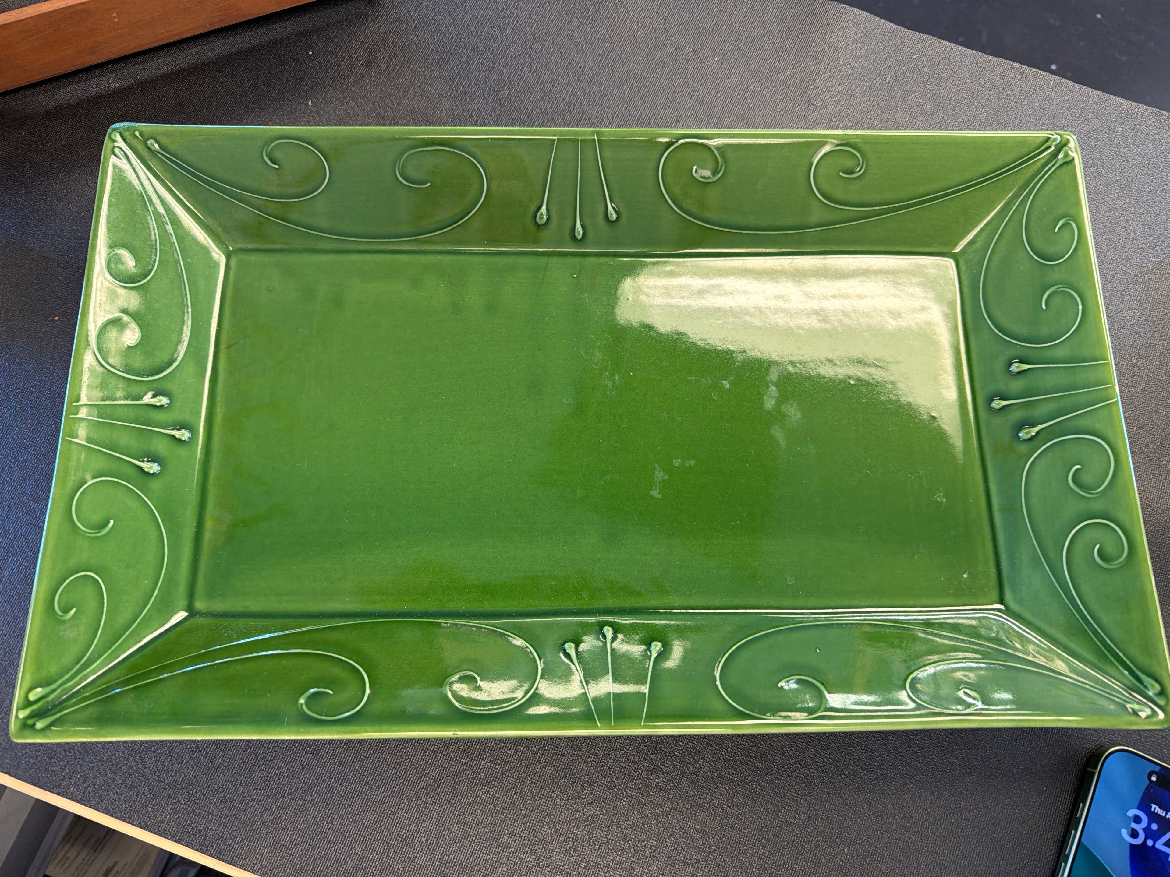 Green serving platter