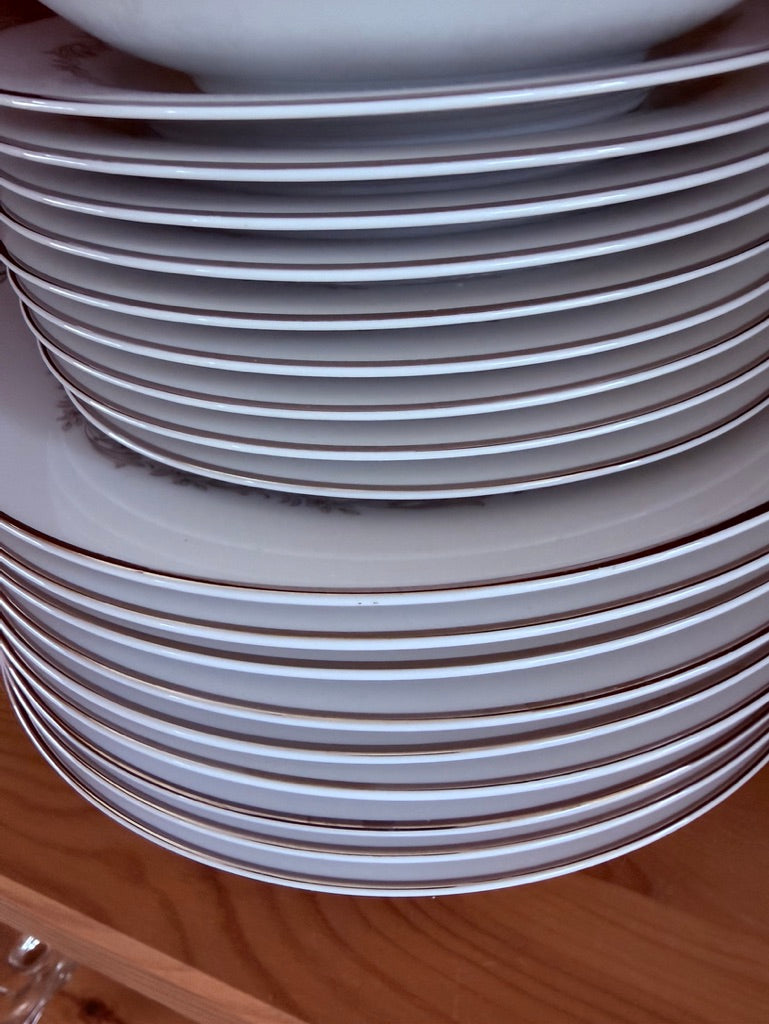 Noritake Crestmont Dinner Plates