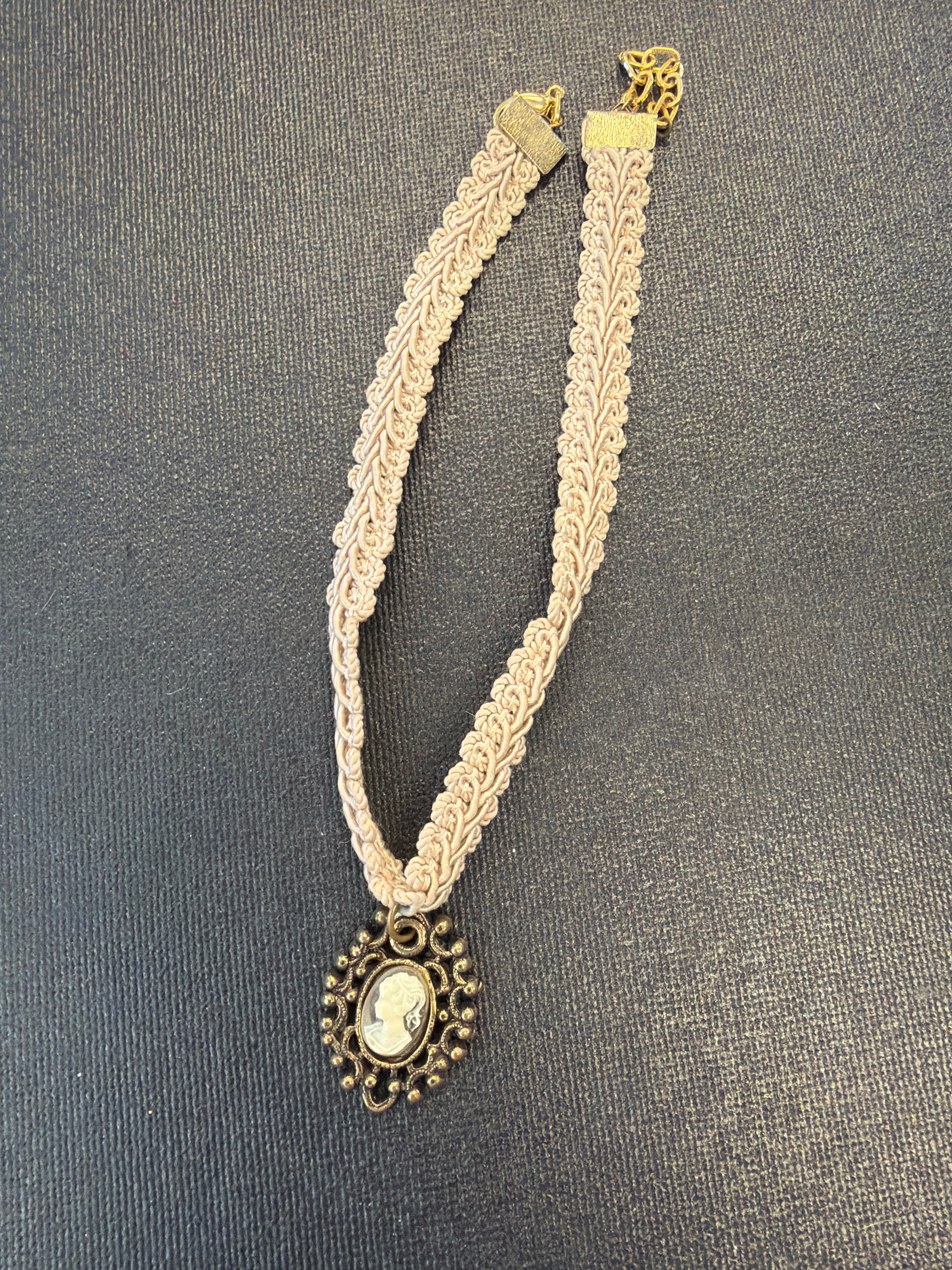 Vintage Robert Rose choker features a cream crochet band and a gold-tone pendant