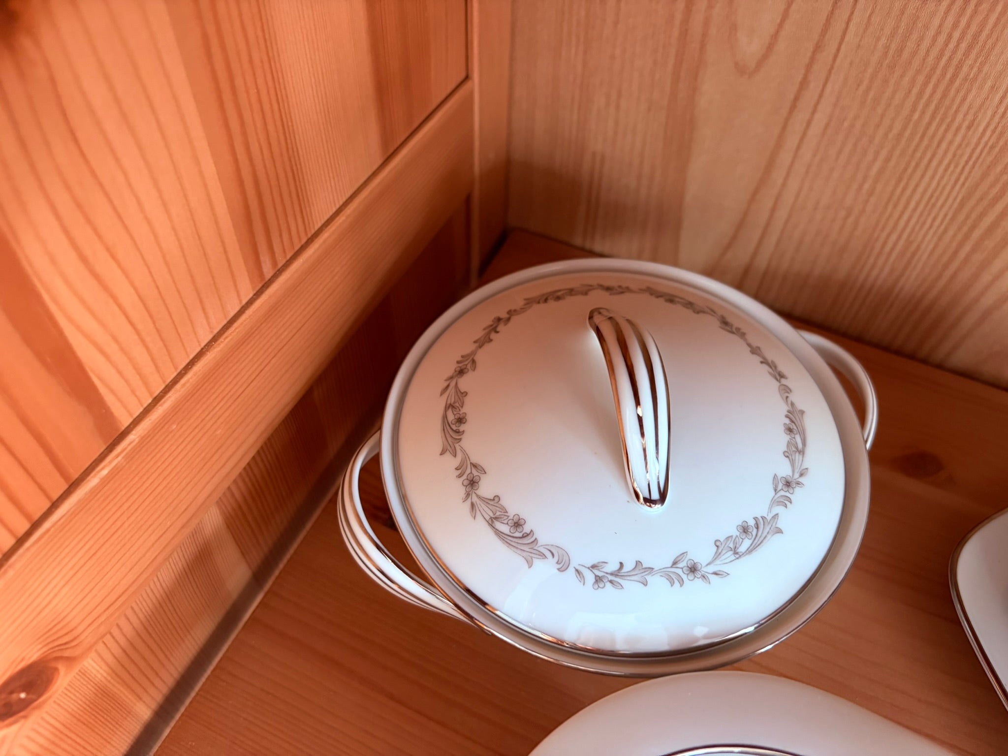 Noritake Crestmont Sugar Bowl with Lid