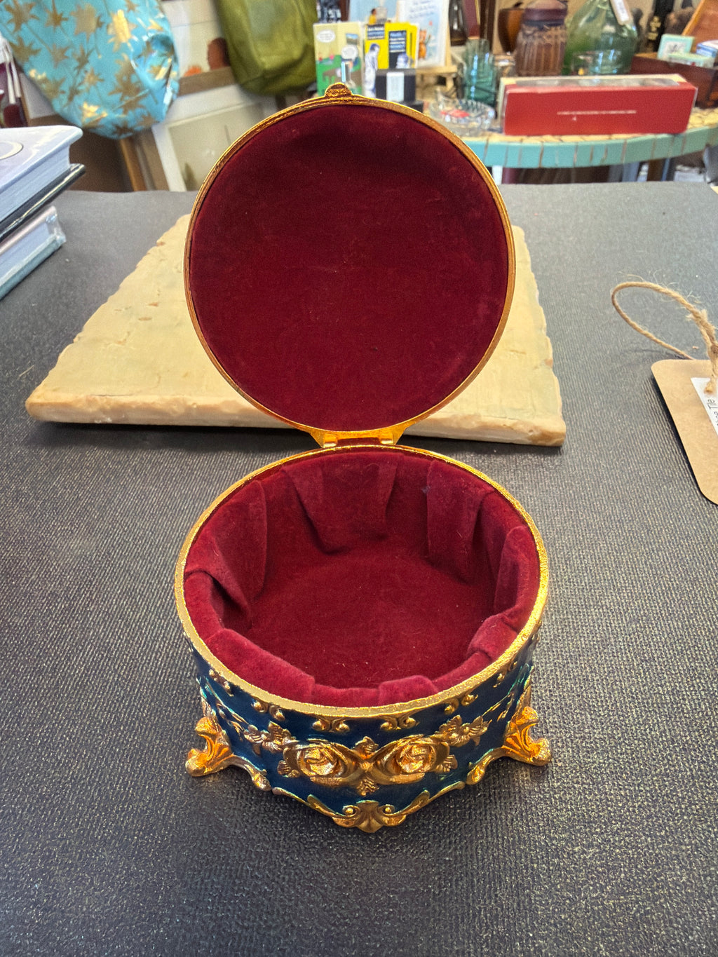Hipiwe antique metal jewelry box