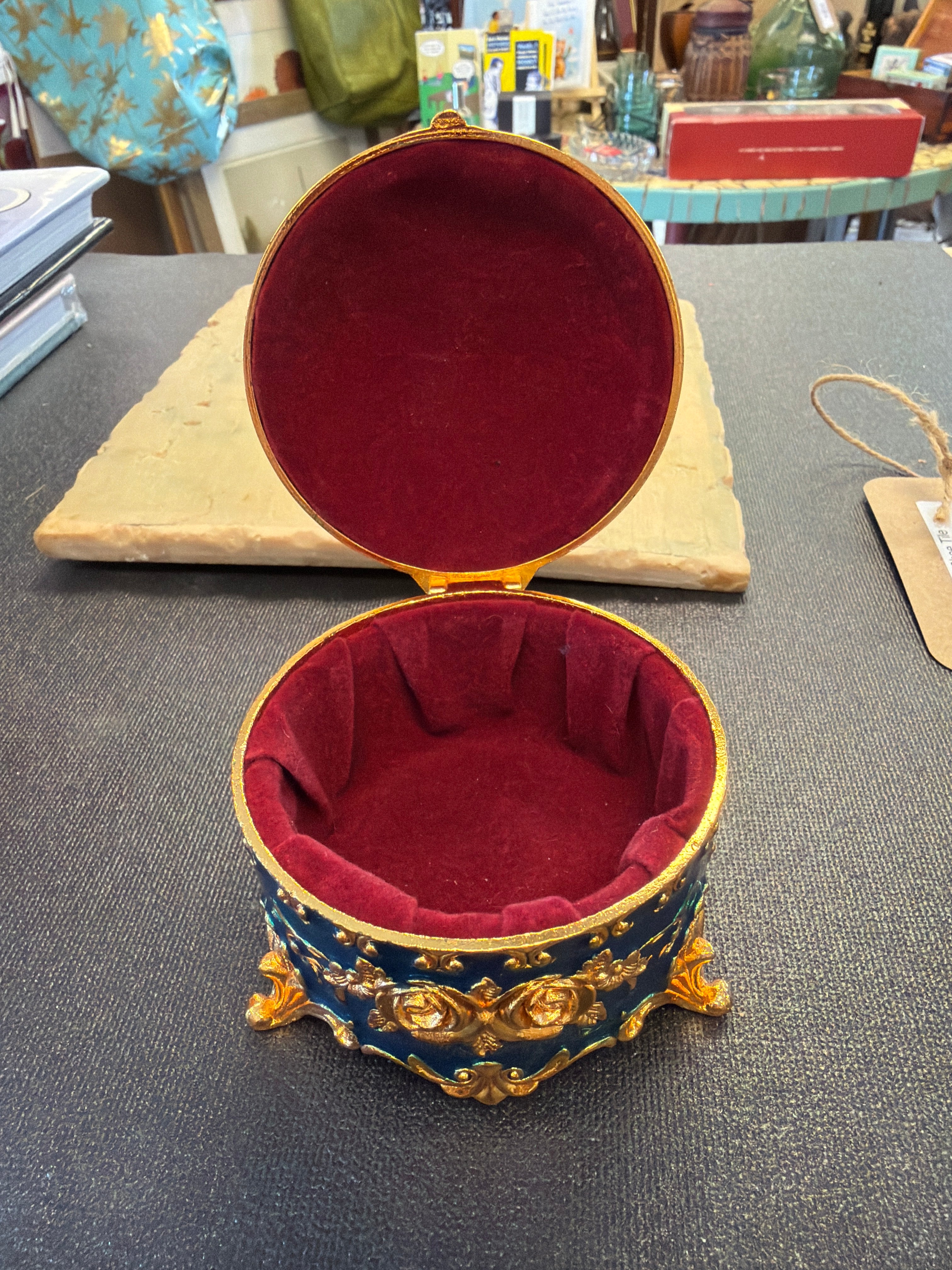 Hipiwe antique metal jewelry box