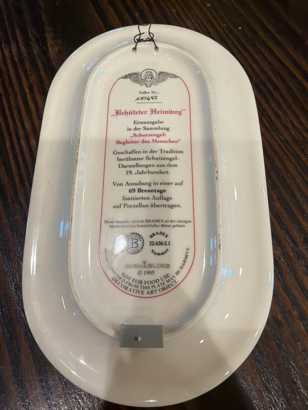 1995 oval porcelain collector plate titled "Behüteter Heimweg"