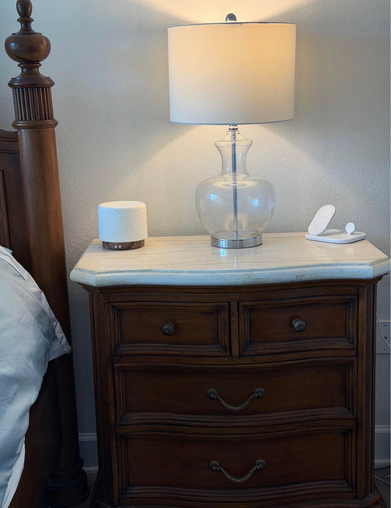 Bed and 2 end tables