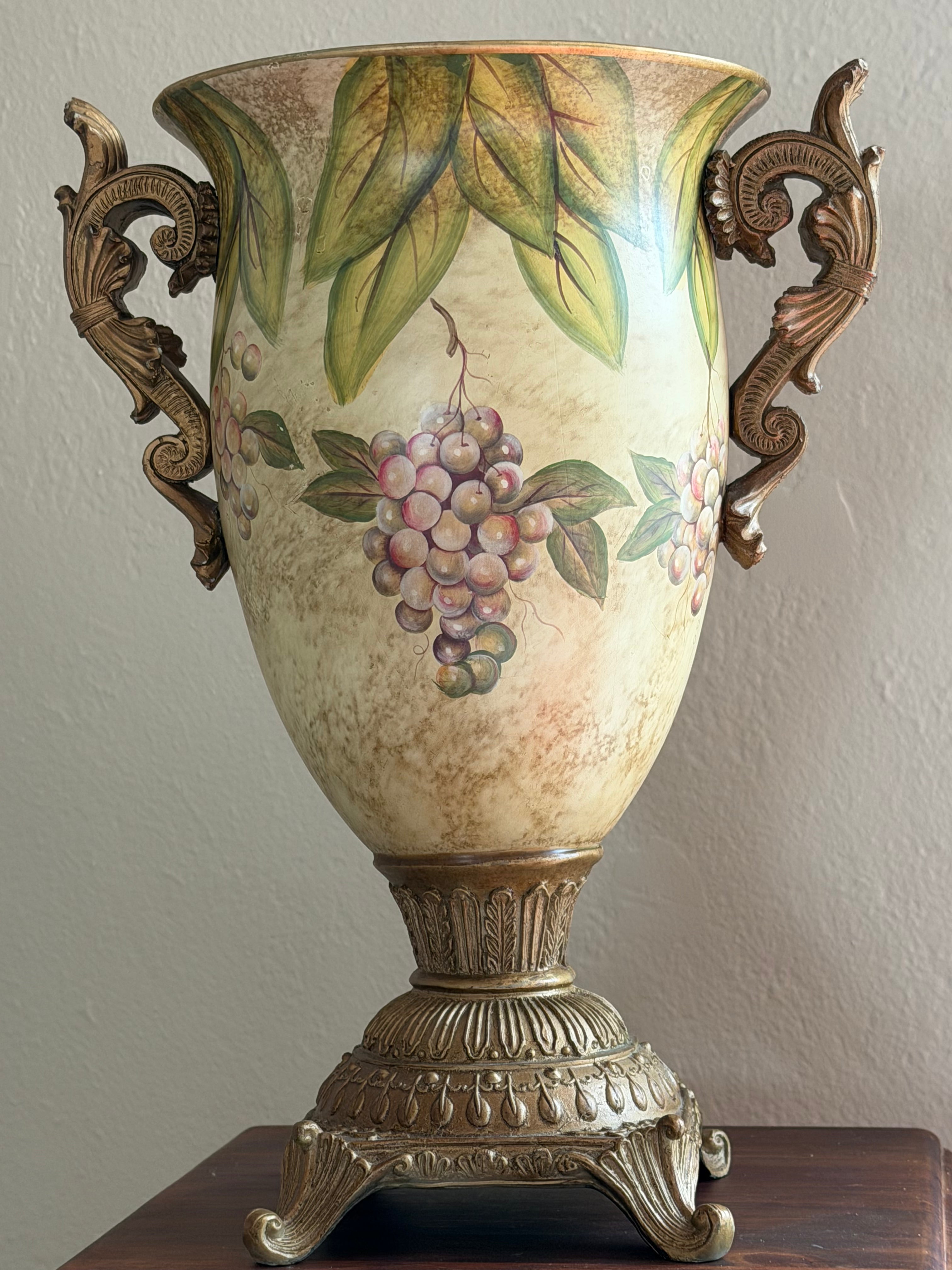 Decorative urn