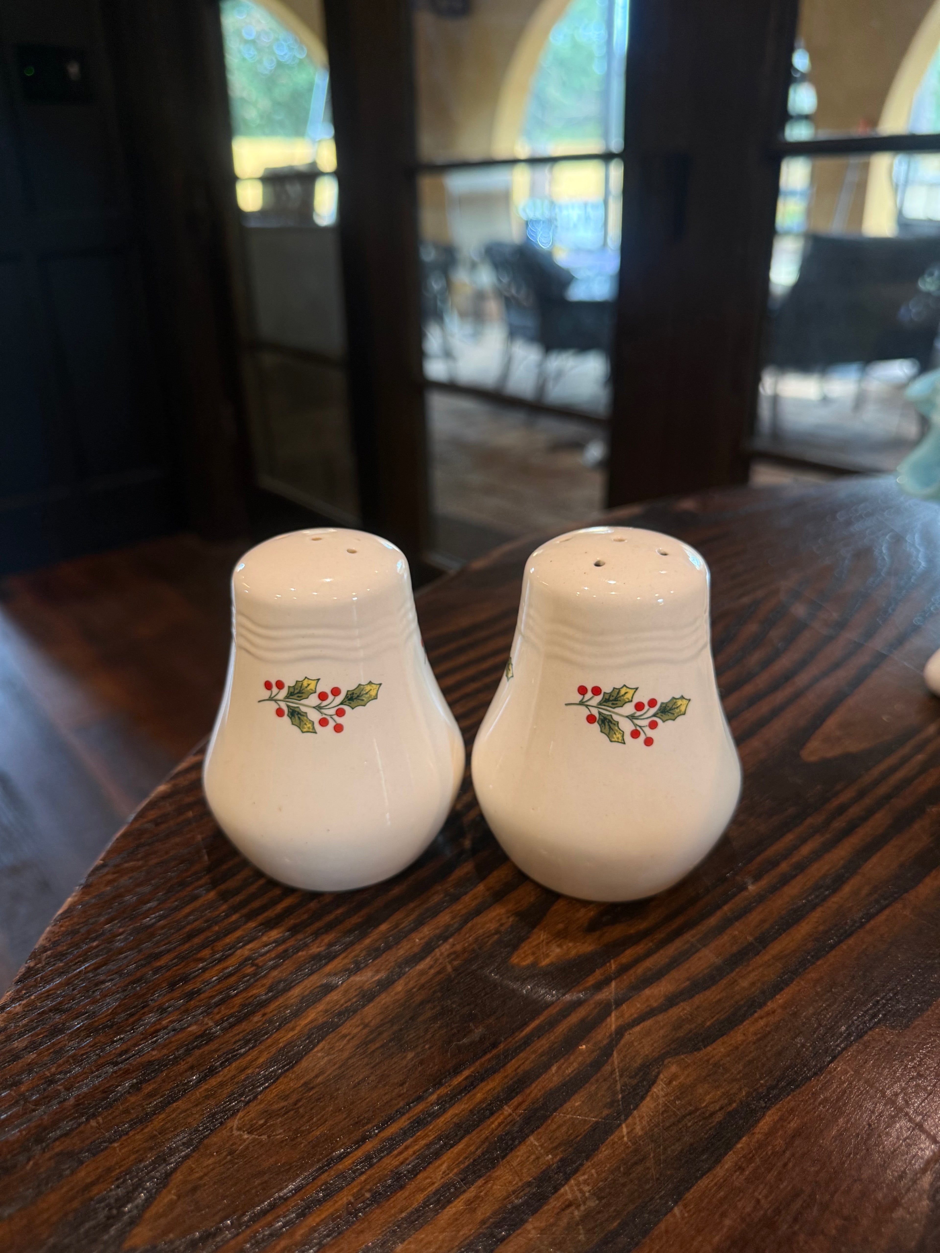 Gibson Winter Birds Holly Salt and Pepper Shakers